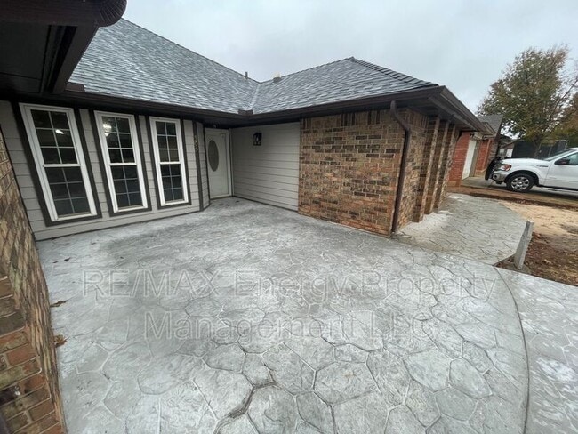 Building Photo - 509 Greenfield Dr