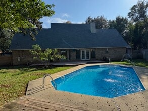 Building Photo - 805 Harbor Ln