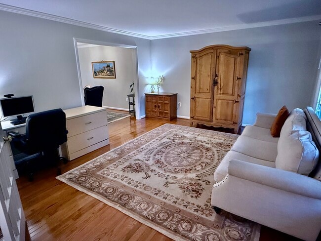 Building Photo - 2730 Wildwood Cir