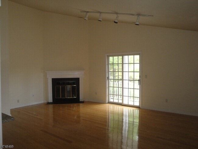 Building Photo - 144 Alexandria Way