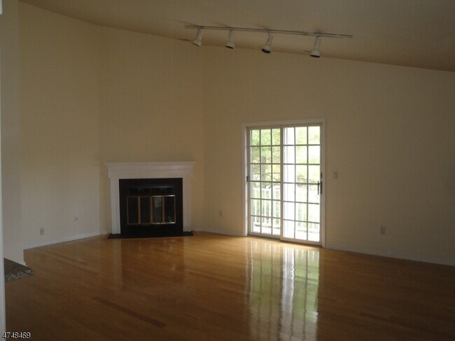 Foto del edificio - 144 Alexandria Way