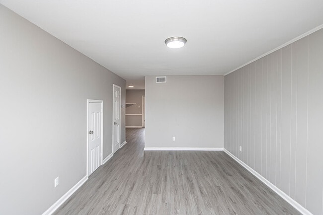 Building Photo - 1820 Sanford Dr