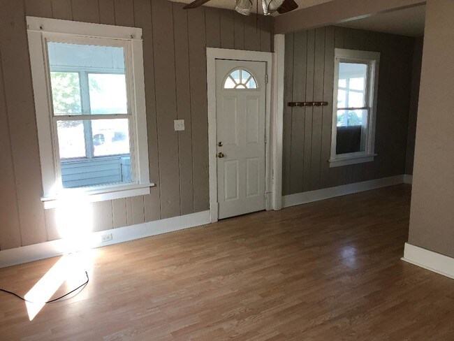 Building Photo - 7120 S Washington St