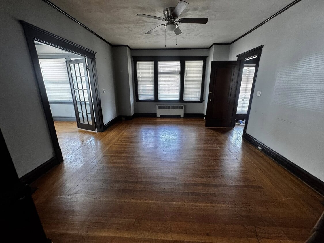 Primary Photo - 100 Eaton St