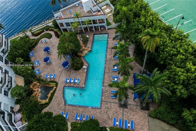 Foto del edificio - 3600 Mystic Pointe Dr