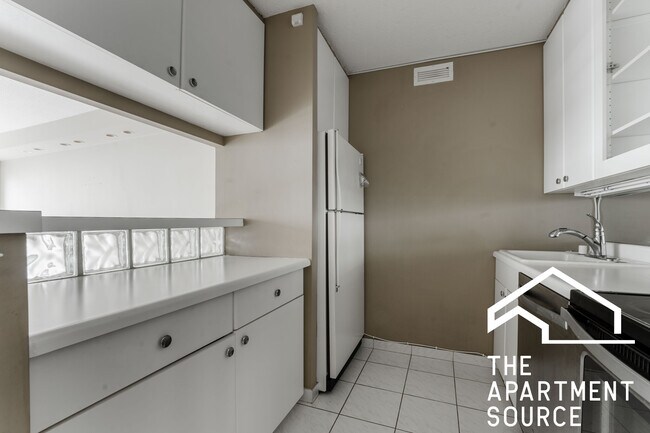 Foto del edificio - 1313 N Ritchie Ct