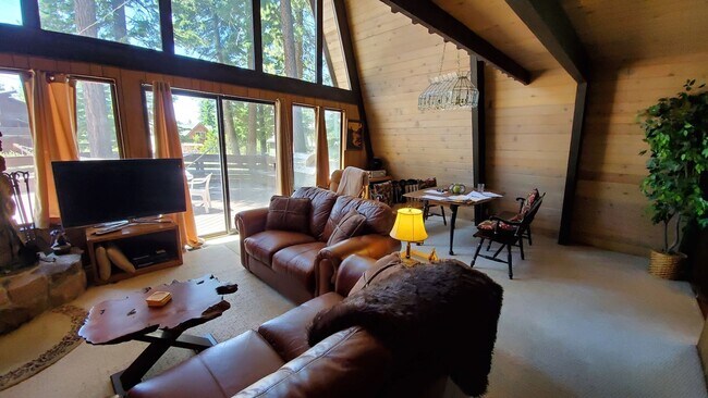 Foto del edificio - Spacious and Bright Cottage on Quiet Cul-d...