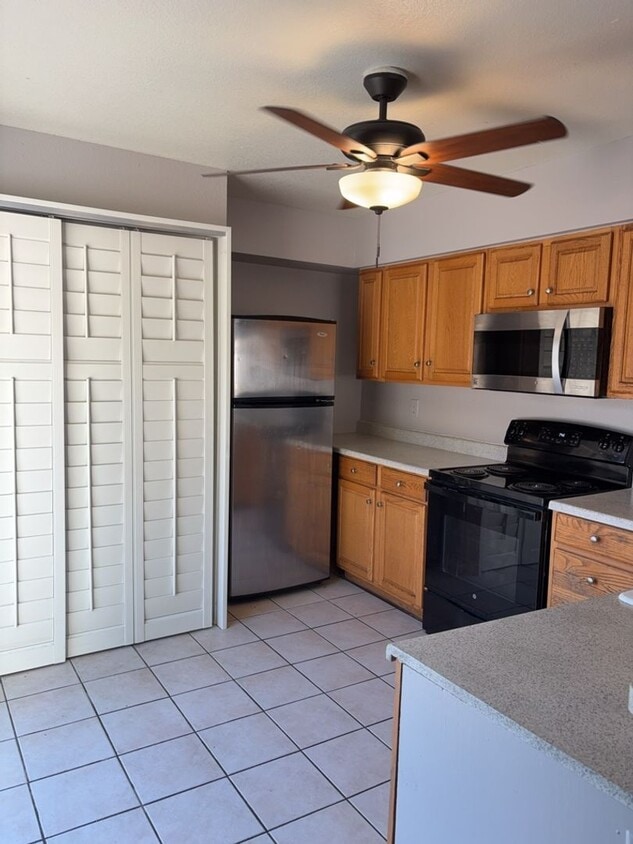 3 bed 2 bath in Phoenix!! Ready for Move In! - 3 bed 2 bath in Phoenix!!  Ready for Move In!