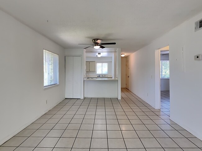 Building Photo - 2550 S Park Ave