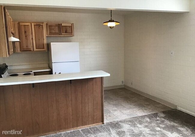 Building Photo - 1 br, 1 bath Apartment - 1424 Mchenry St