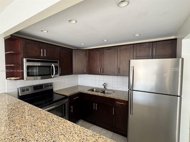 Building Photo - 2200 E Hallandale Beach Blvd