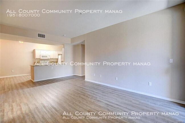 Building Photo - 3 Bed 2 Bath 1st Ground Level Condo for Re...