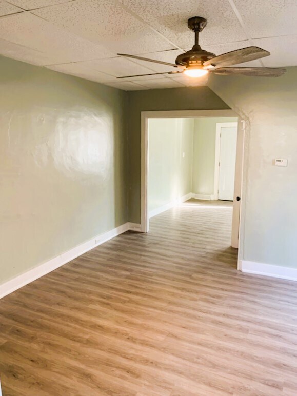 Comedor a Sala de Estar - 32 E 1st Ave