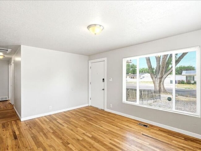 Building Photo - Salt Lake-Glendale 3 bed 2 bath home