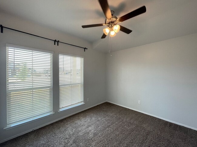 Building Photo - 301 Saddleback Trl