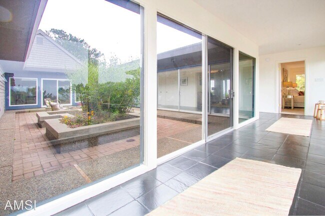 Building Photo - 4 br, 3.5 bath House - 95 Mount Tiburon Road