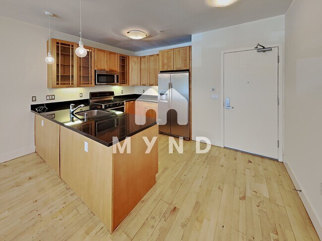 Building Photo - 2300 Broadway Apt 6