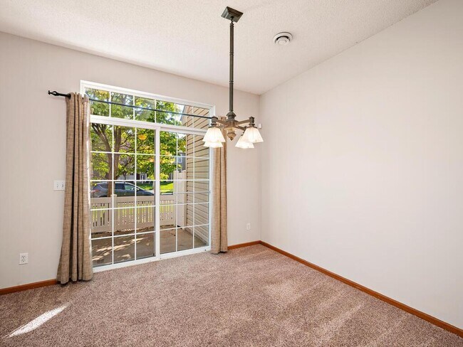 Foto del edificio - 5035 Holly Ln N