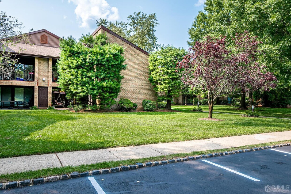 Primary Photo - 318 Willowbrook Dr