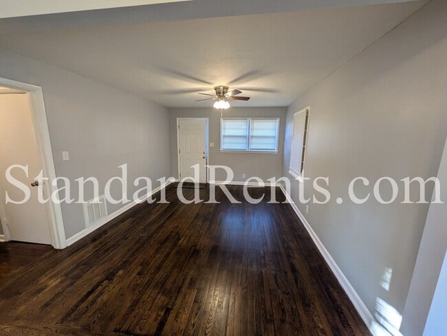 Building Photo - 129 Long Dr SW