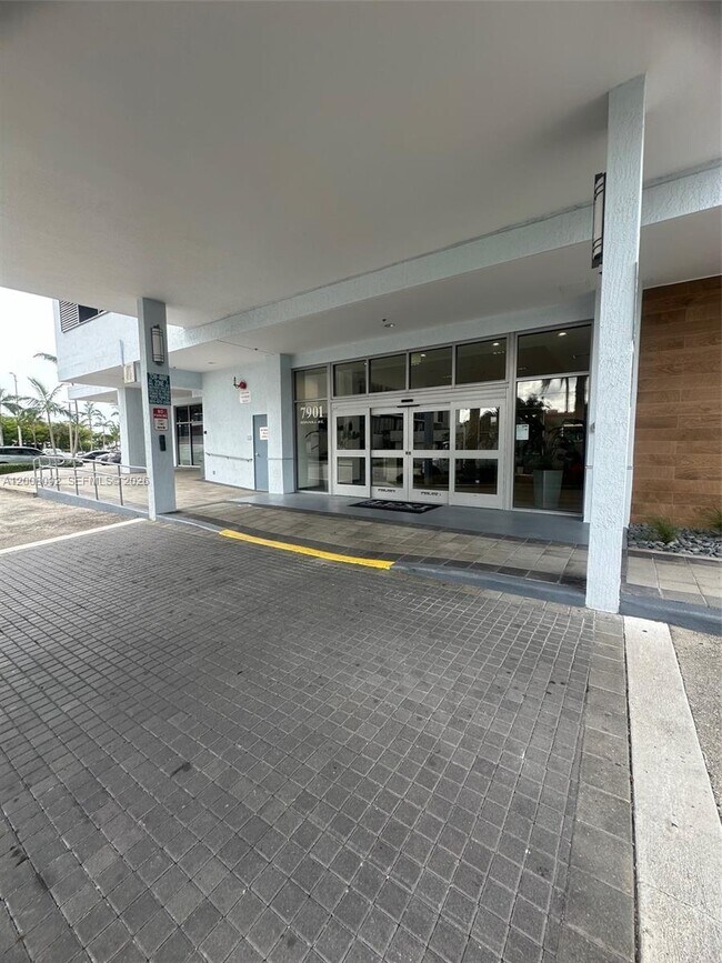 Foto del edificio - 7901 Hispanola Ave