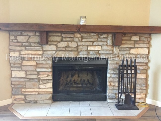 Building Photo - 13087 W Cedar Dr