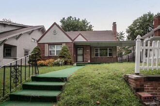 Building Photo - 5830 Paseo Blvd