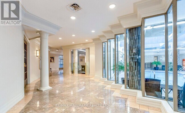 Building Photo - 55-2255 Kingsbridge Garden Cir