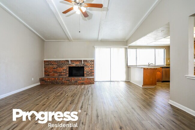 Foto del edificio - 4141 Yellowleaf Dr