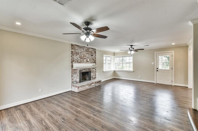 Building Photo - 10610 Creektree Dr