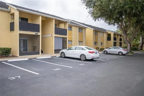 Foto del edificio - 908 Lake Destiny Rd