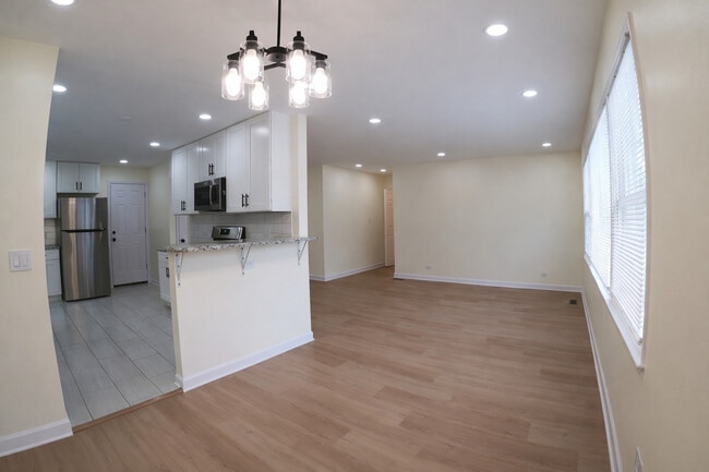 Foto del edificio - 8017 W Churchill Ave