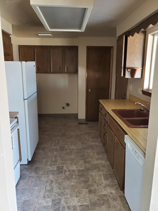 Building Photo - 4845 Kachinas Ave