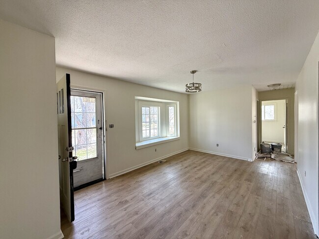 Building Photo - 600 W Powahatan Ct