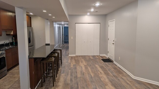 Building Photo - 429 E 45th Pl