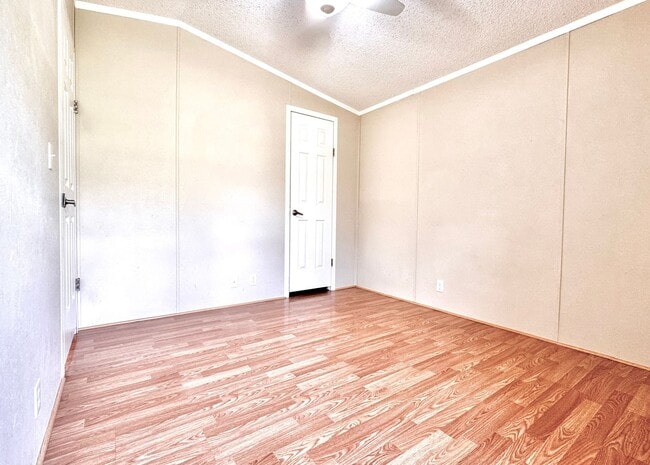 Building Photo - Spacious 3 Bed, 2 Bath Mobile Home in Gonz...