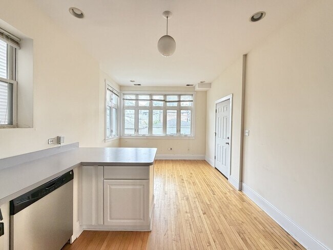 Foto del edificio - 3446 N Bell Ave