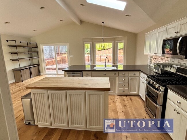 Building Photo - Bright Sunny 3-Bedroom House in Rio Del Mar