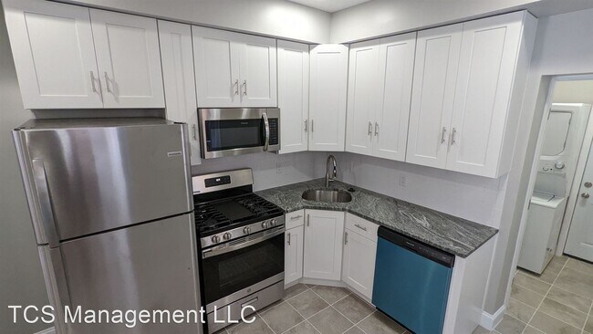 Building Photo - 3 br, 1 bath House - 2451 E Oakdale St 245...
