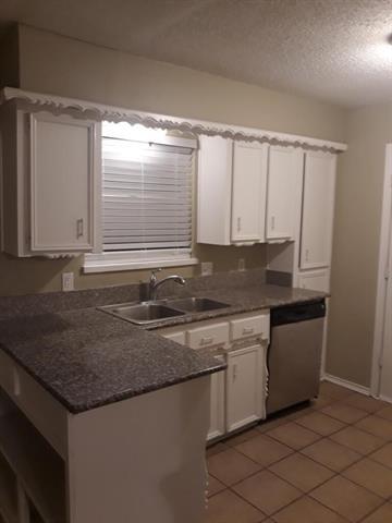 Foto del edificio - 5410 Kings Mnr Dr