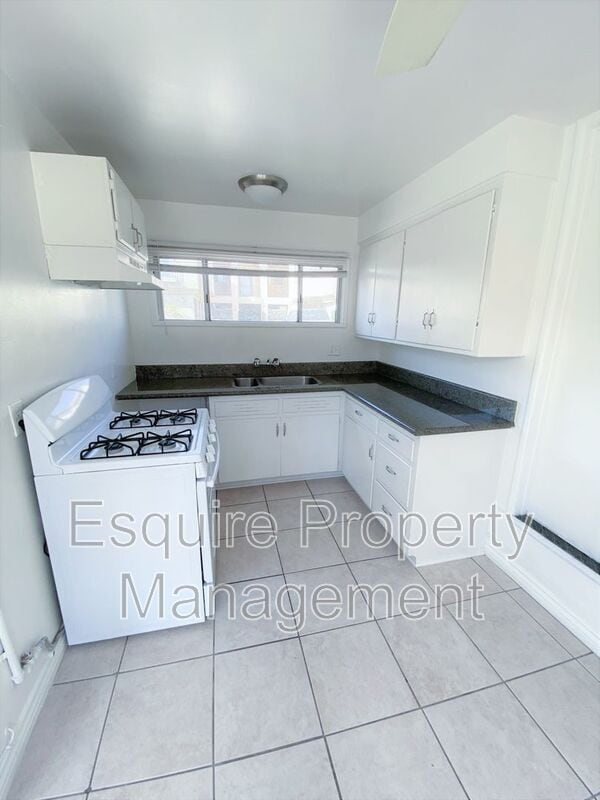 Building Photo - 51 Fir St