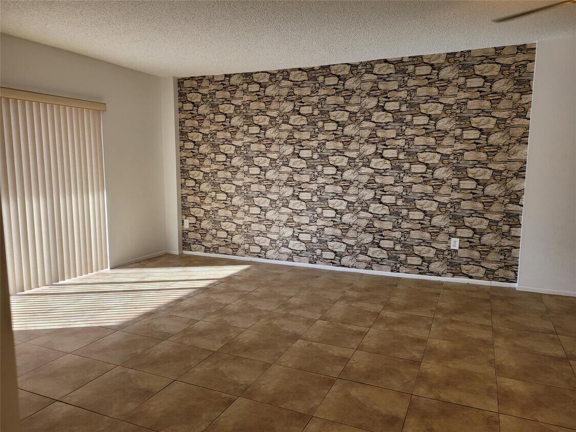 Foto principal - 4158 Inverrary Dr