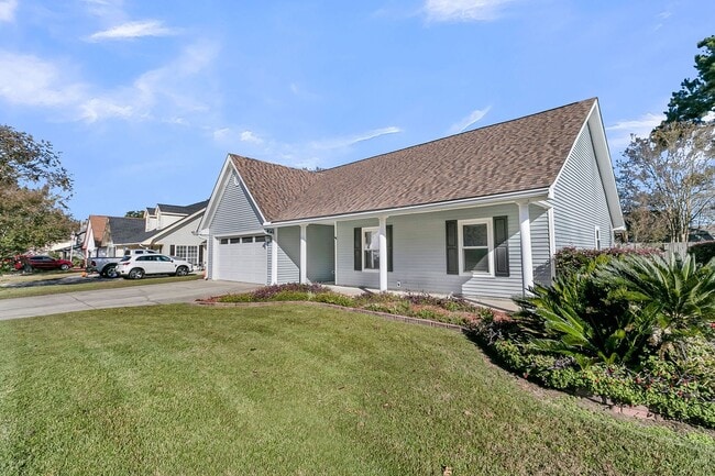 Building Photo - Completely Refreshed 3 Bedroom 2 Bathroom ...