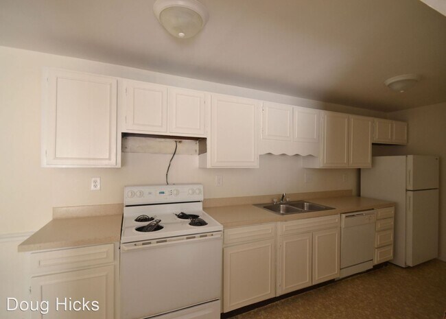 Building Photo - 2 br, 1.5 bath House - 805-V High Meadow Ln