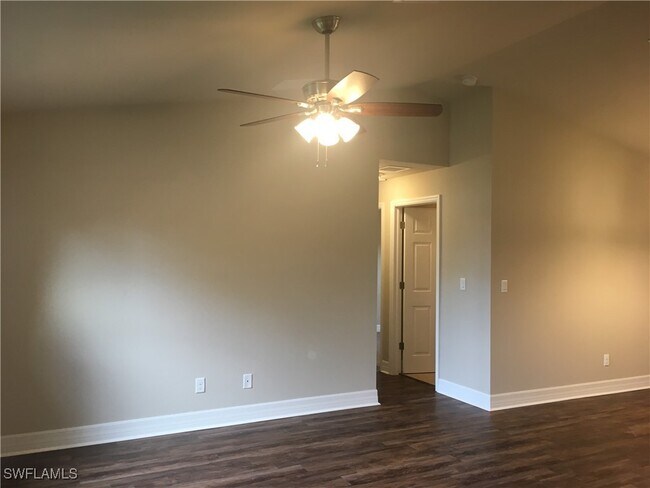 Foto del edificio - 535 SE 8th Terrace