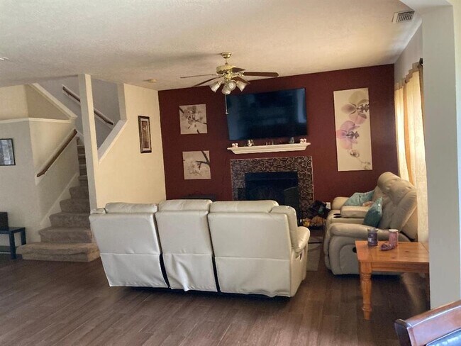 Foto del edificio - 1410 Rocky Glen Ln