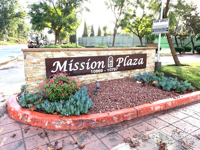 Mission Plaza Complex Entrance - 10699 San Diego Mission Rd