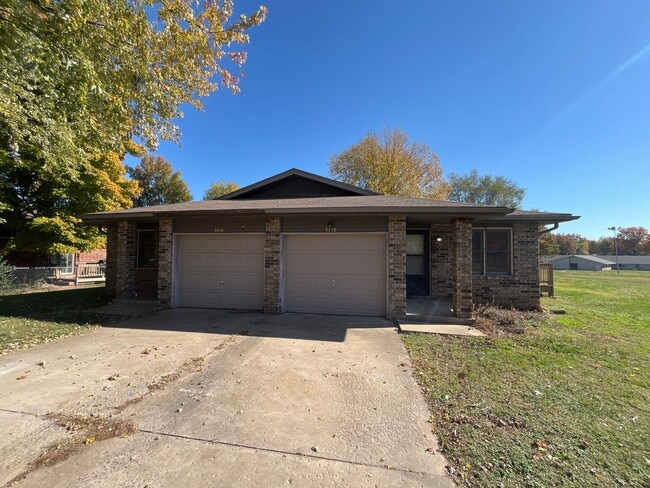 Building Photo - 3710/3714 N Farm Rd 165
