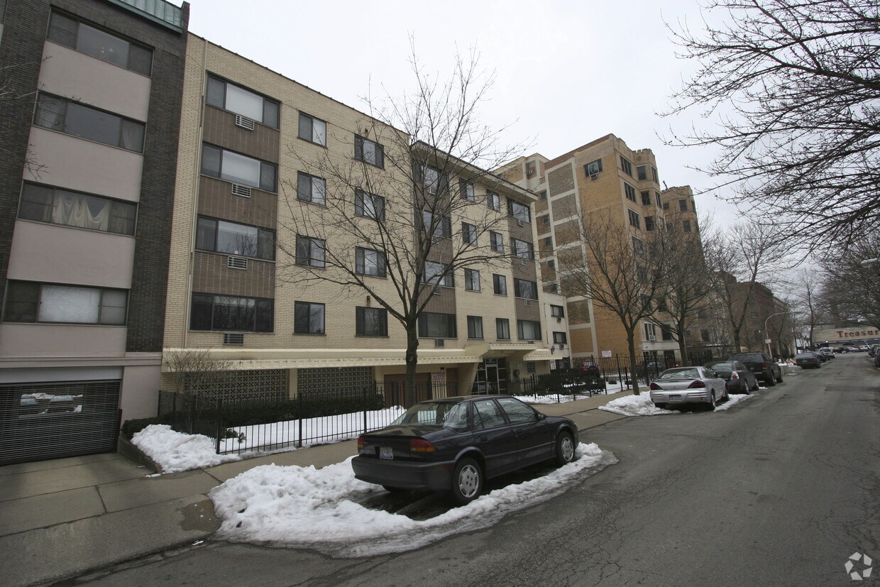 567 CON Stratford Place - 567 W Stratford Pl