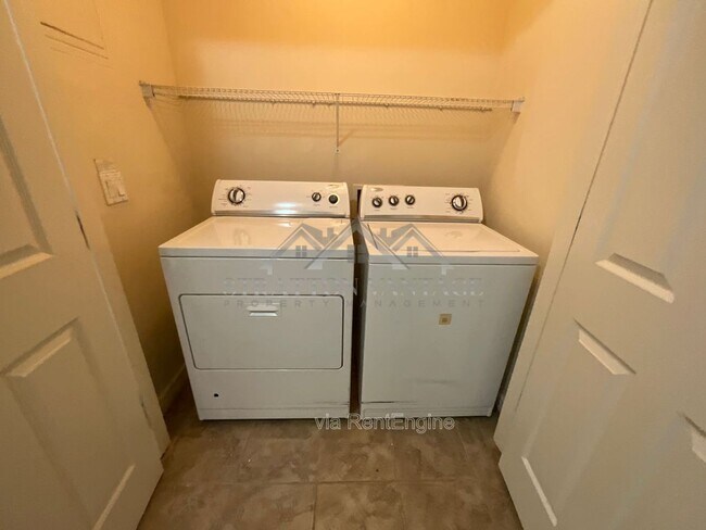 Foto del edificio - 5350 E Deer Valley Dr